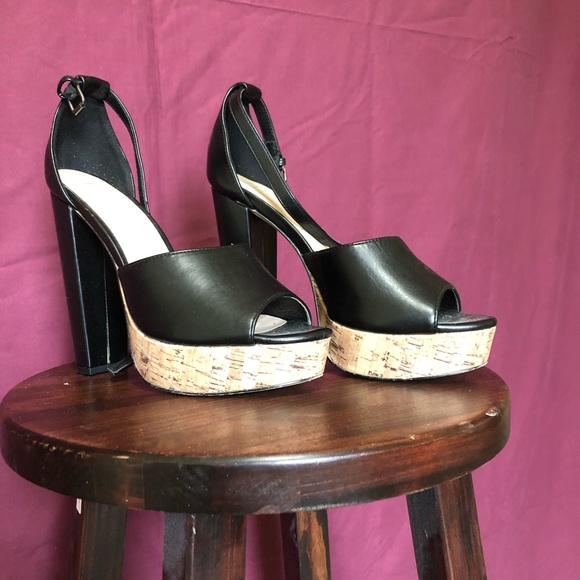 Ladies heels - Picture 1 of 1